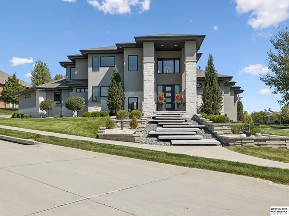 5668 S 208th St, Elkhorn, NE 68022