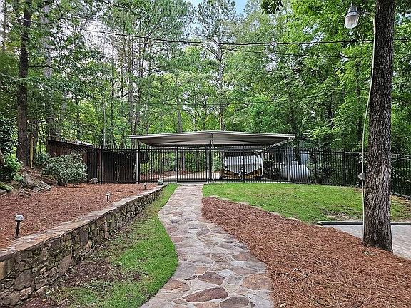 5th image of 130 Mallard Cove Ln