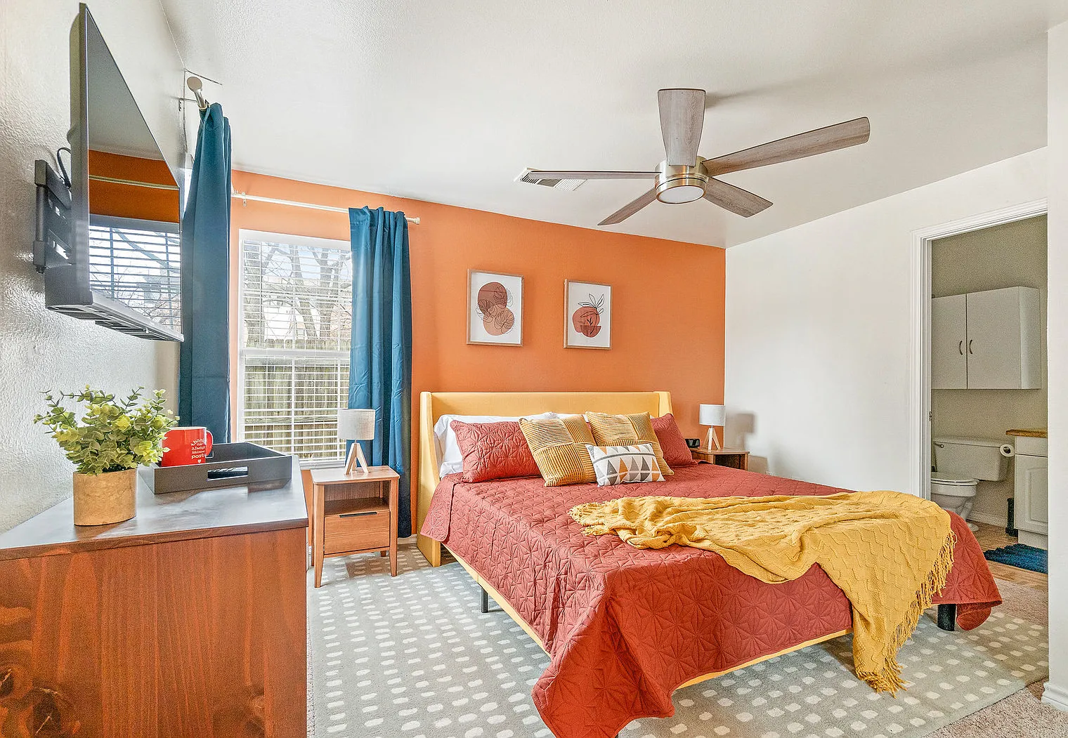 3 bed, 2.0 bath, 1216 sqft, $3,256 — Photo 3