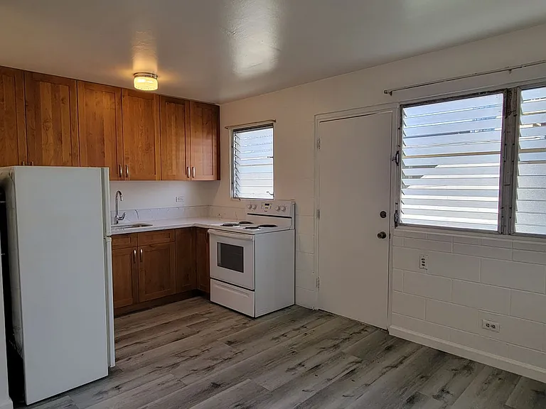 1046 Wong Ho Ln — Photo 4