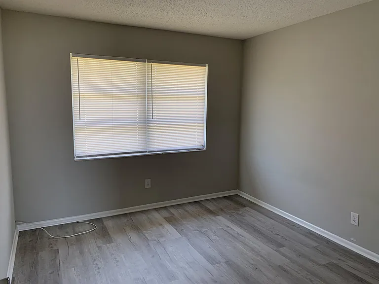 1920 W Lakeview Blvd #1 — Photo 18