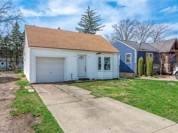 208 Sunset Rd, Avon Lake, OH 44012
