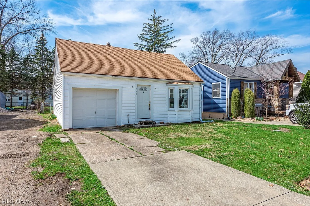 208 Sunset Rd photo 1