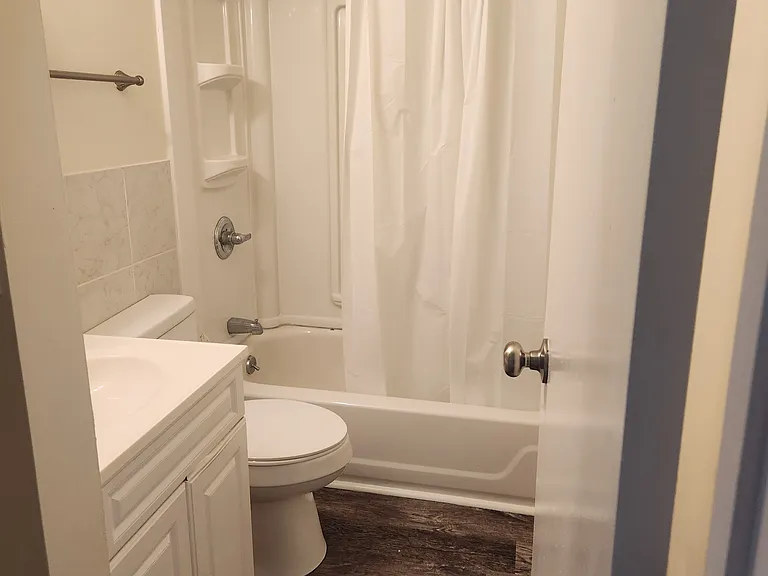 1308 N Maple St — Photo 6
