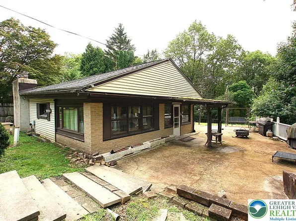 305 Cedar Hill Rd, Effort, PA 18330