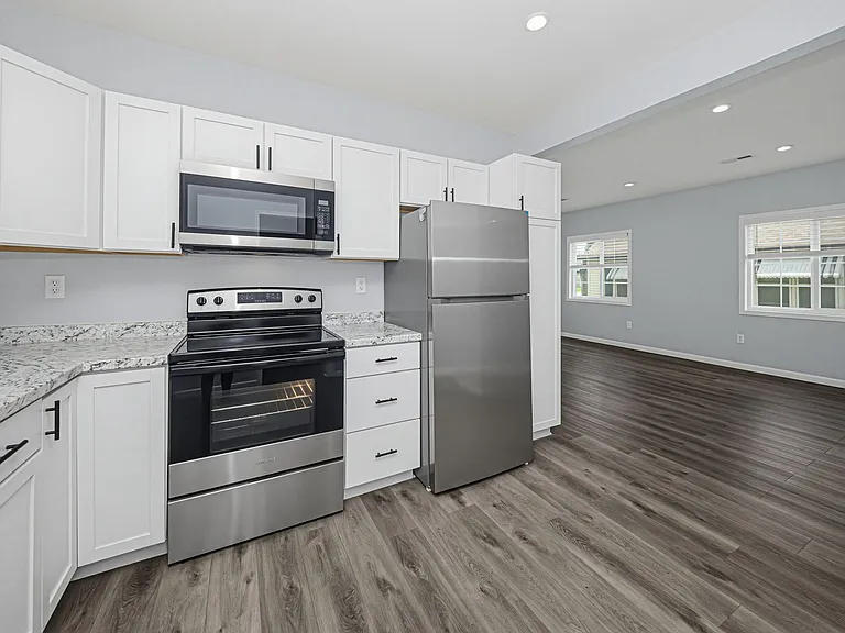 505 W 12th St — Photo 12