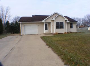 128 Grayson Ct, Manchester, IA 52057