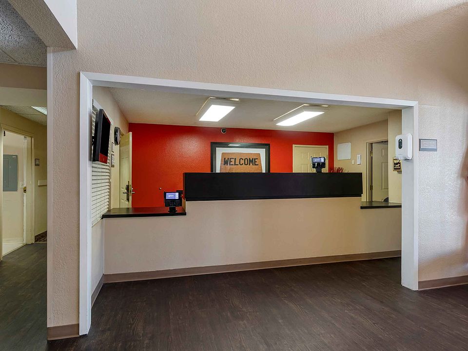 Lobby and Guest Check-in