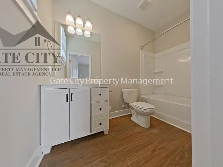 138 Dover Rd — Photo 15