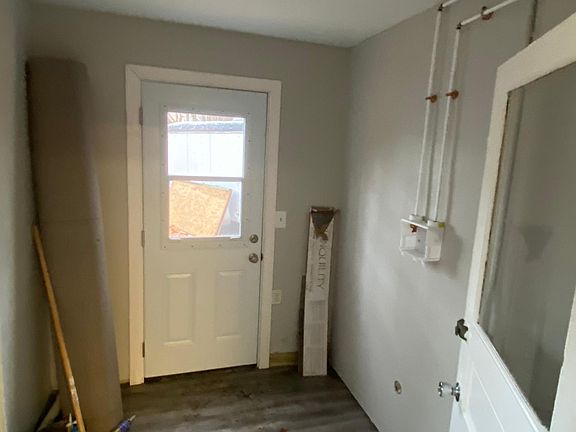 2nd image of 352 S 2nd Ave