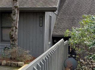 90 Racquet Club Villas Dr, Sapphire, NC 28774