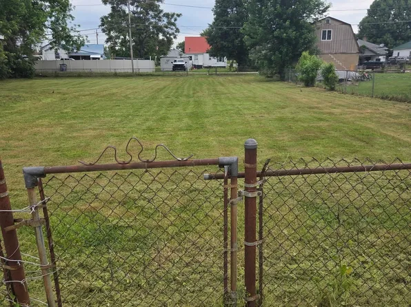 609 Center Ave, Wurtland, KY 41144