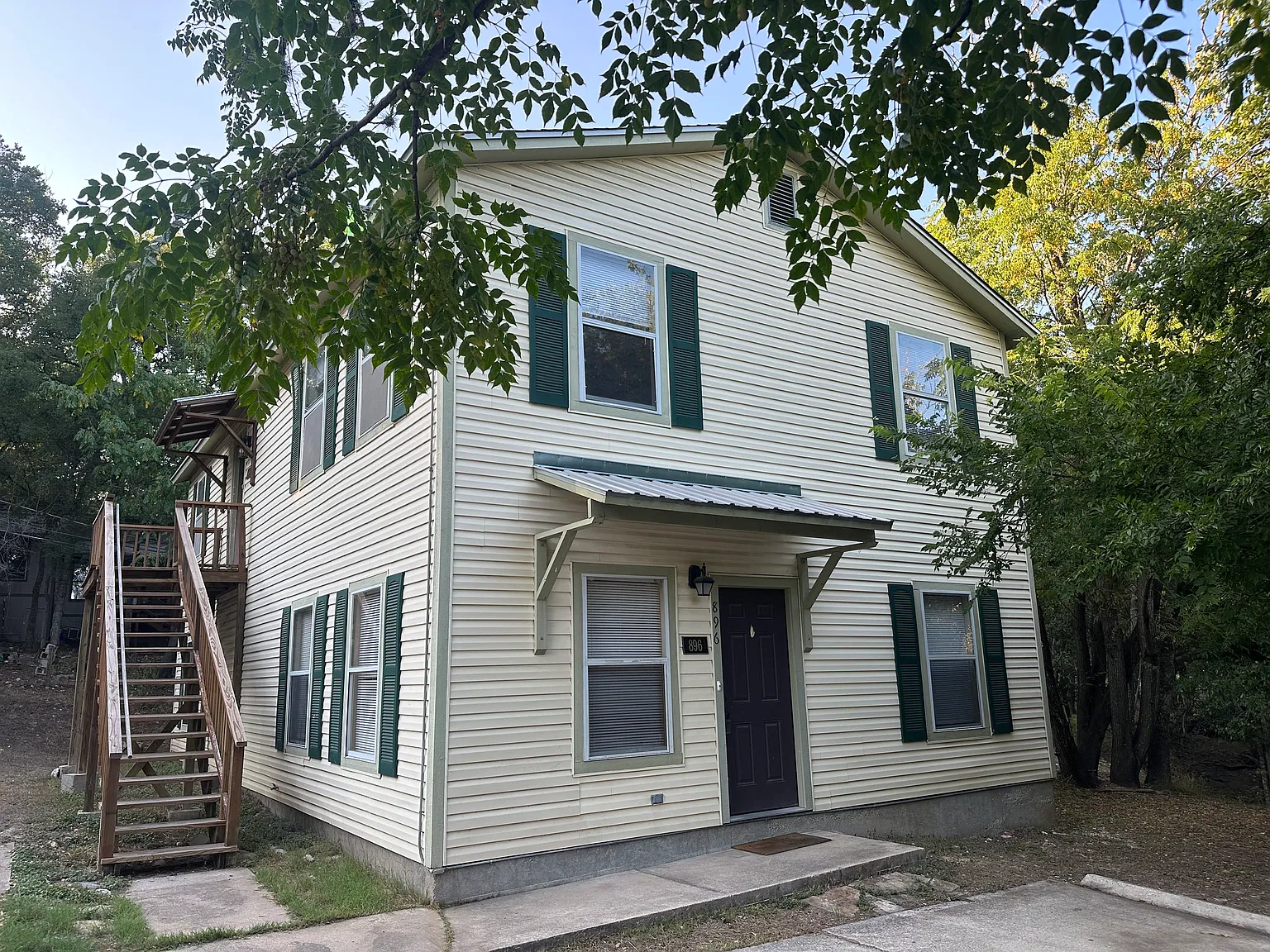 3 bed, 1100 sqft, $1,300 — Photo 3