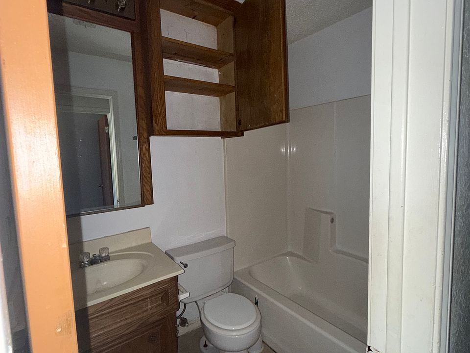 1st image of 933 Edwards St