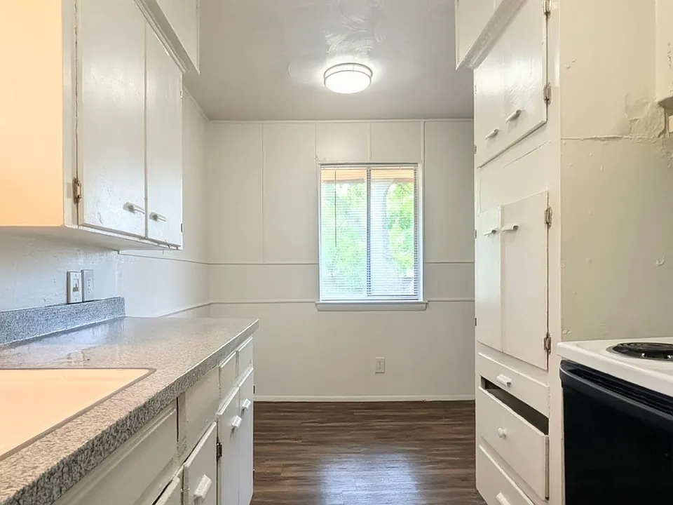 4810 Gaston Ave