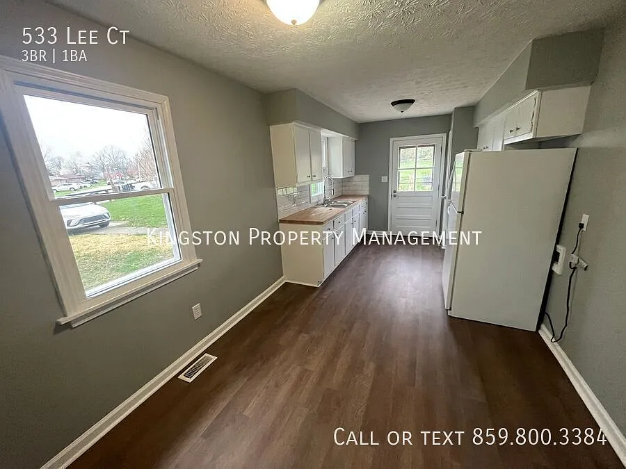 Charming 3-Bedroom Home with Easy to Maintain Vinyl Flooring & Spacious Yard in Richmond Half off... — Photo 3