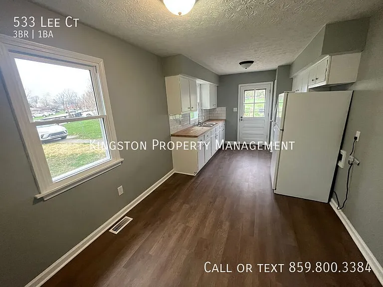 533 Lee Ct — Photo 3
