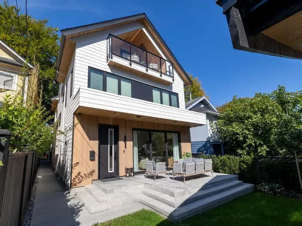 58 E 40th Ave #2, Vancouver, BC V5W 1L4