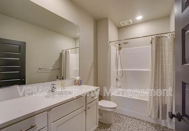 604 NW 25th Way — Photo 8