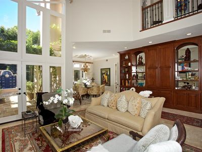 9728 Claiborne Sq, La Jolla, CA, 92037