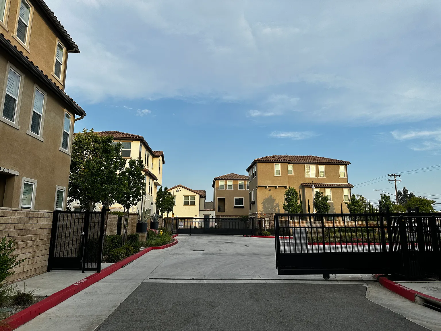 3 bed, 2144 sqft, $3,500 — Photo 4