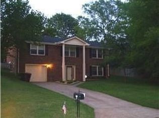 415 Crabtree Cir, Clarksville, TN 37040