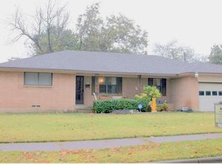 608 Willowood Ln, Lancaster, TX 75134