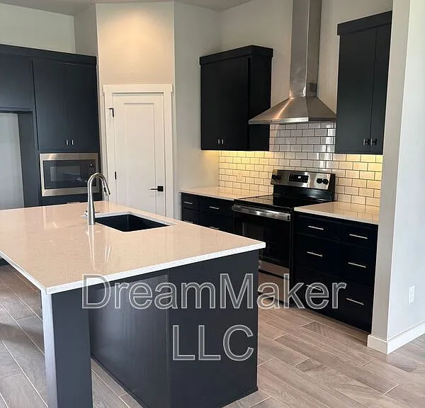 916 Flowers Dr — Photo 5