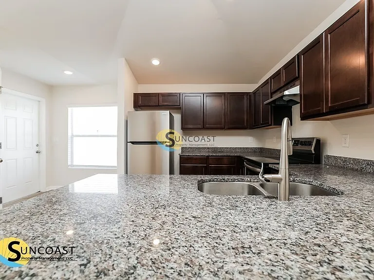 448 Tioga St — Photo 3