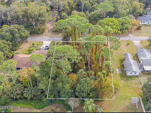 2nd image of 131 Poinciana Rd