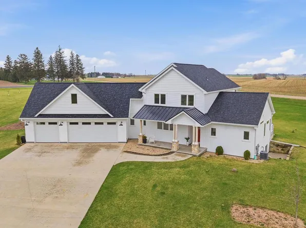 N6329 Tradewinds Circle, Beaver Dam, WI 53916