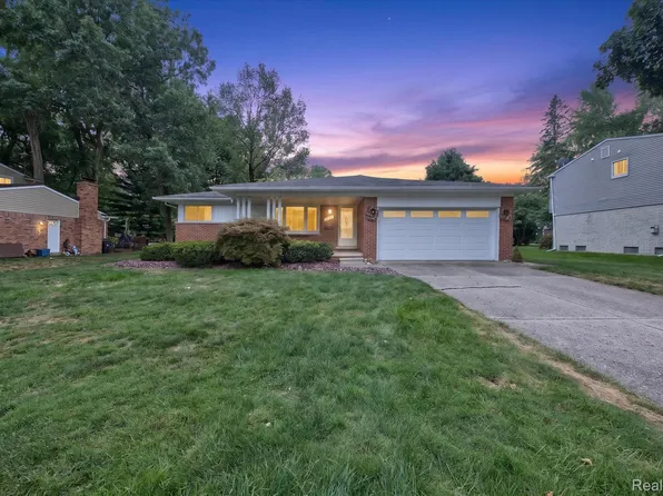 33237 Hampshire Rd, Livonia, MI 48154