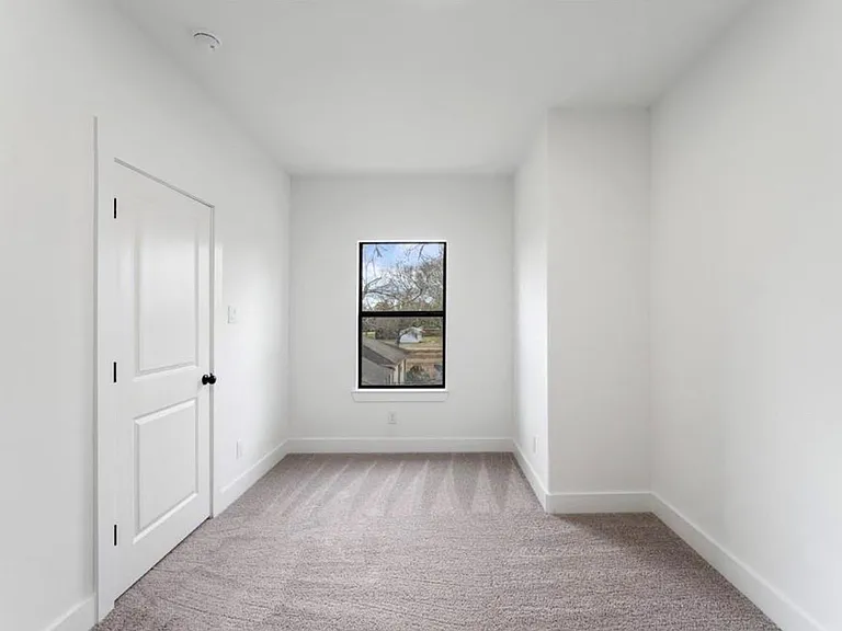 205 S 2nd St — Photo 14