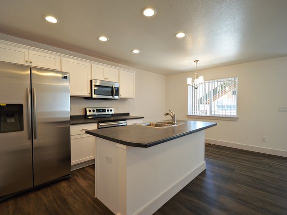 5th image of 102 Parkview Ct Unit C