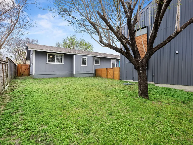 1111 Lawson Ln — Photo 20