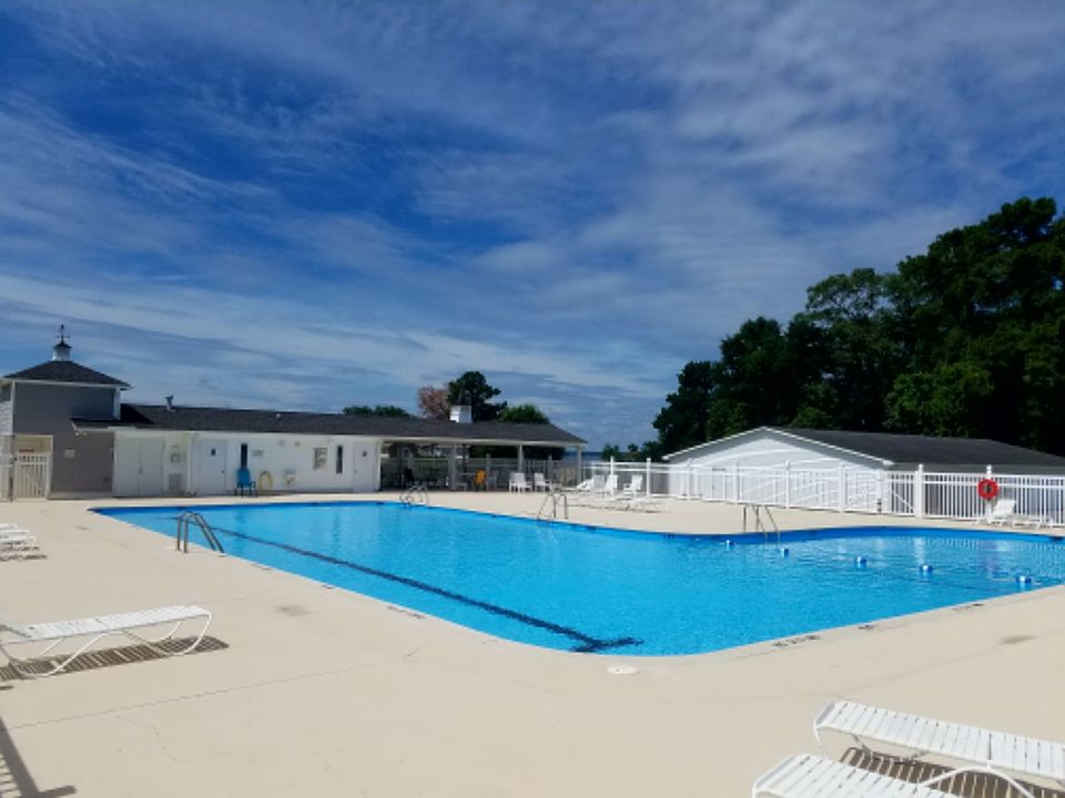 MBGCC Pool easy walk away