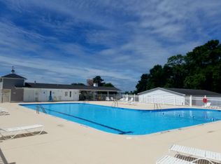 859 Country Club Dr, Minnesott Beach, NC 28510