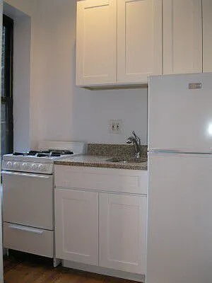Rented by Tower Brokerage | media 16