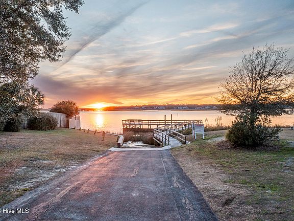 2nd image of 3165 Island Drive SE