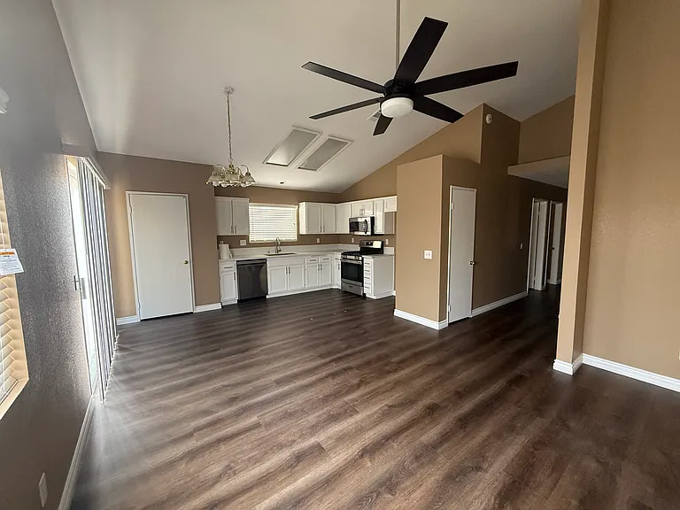 14819 Rosemary Dr — Photo 13