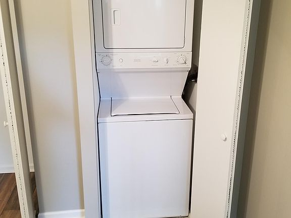 Washer/Dryer in Unit