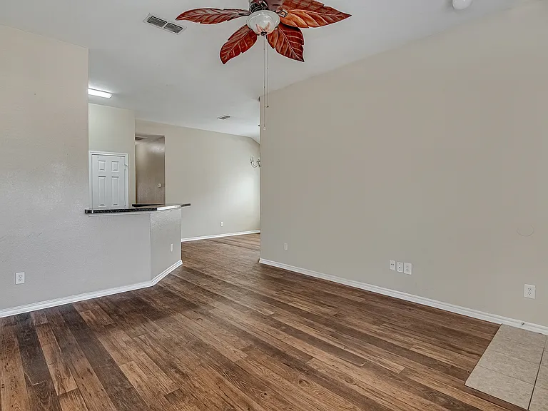 824 Walnut St #824 — Photo 2