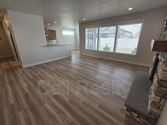 3rd image of 8117 N Austin Rd
