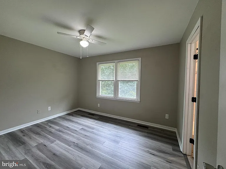 5077 Macnamara Dr — Photo 11
