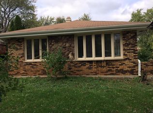 26W140 Mayflower Pl, Wheaton, IL 60187