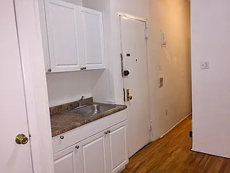 Rented by Urban Real Estate Inc