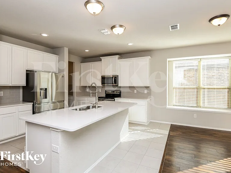 7709 Boat Wind Rd — Photo 3