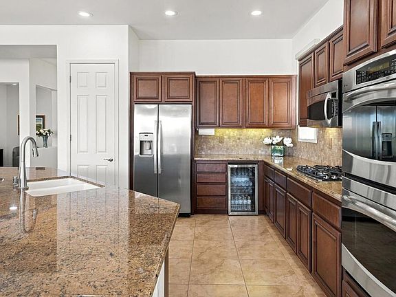 4th image of 61405 Living Stone Dr