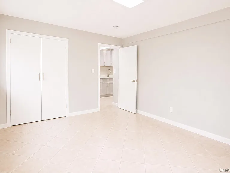 248 E Broadway #5 — Photo 19