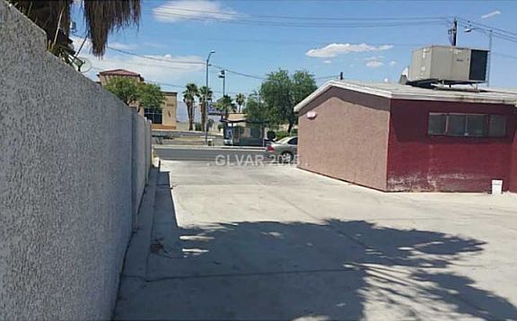 5th image of 3613 Vegas Dr